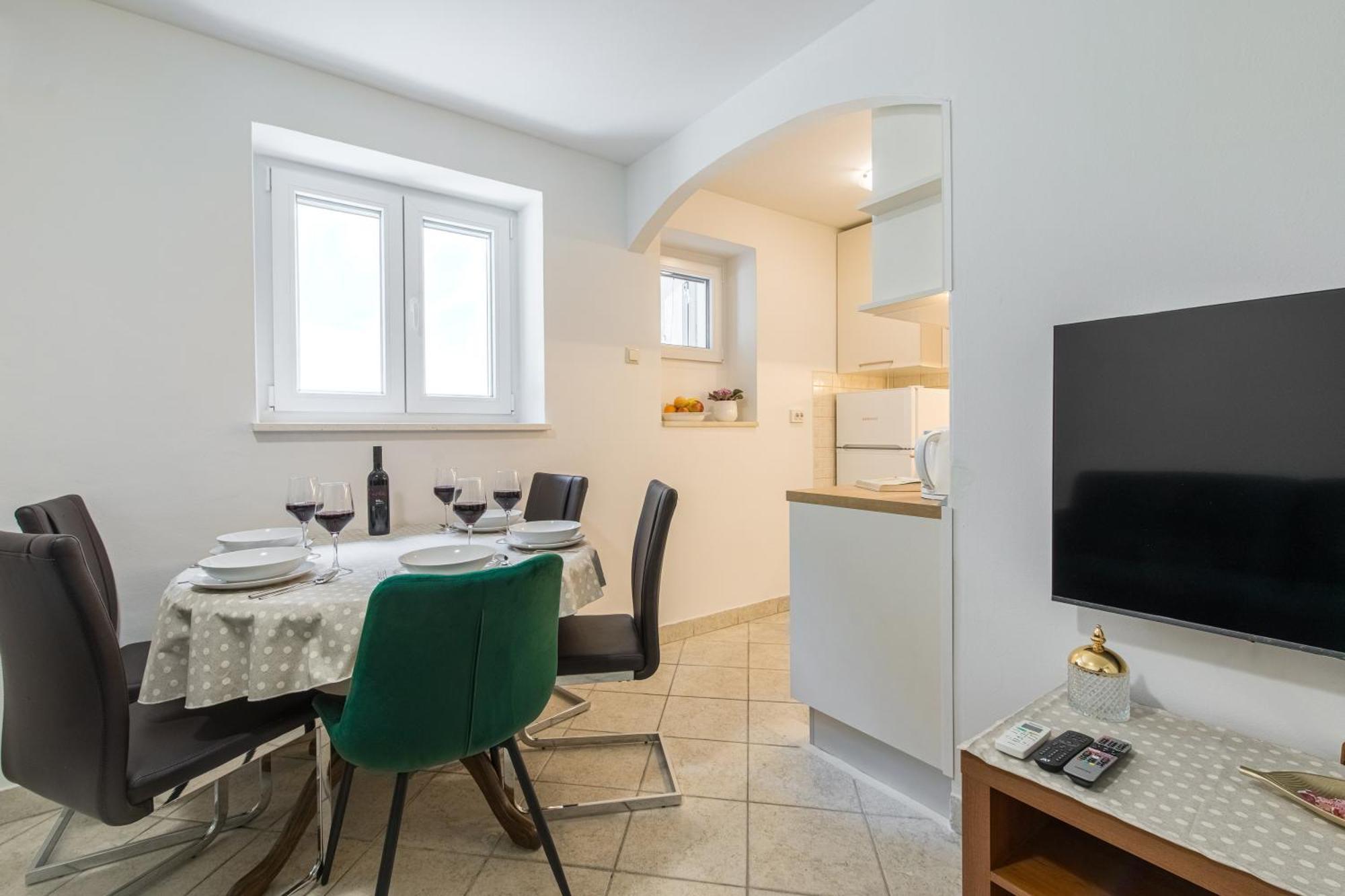 No.3 Apartment Split