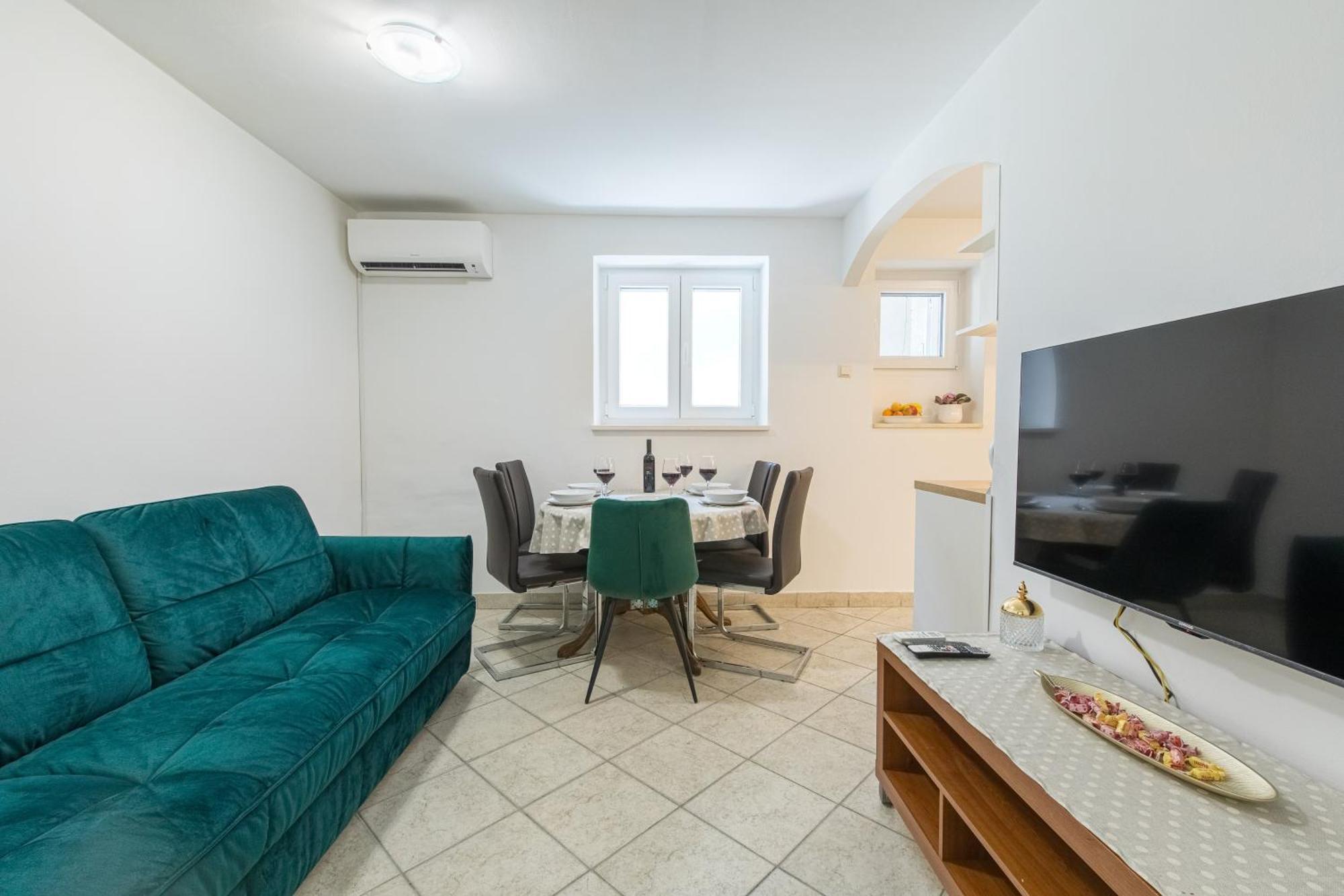 Apartment No.3 *