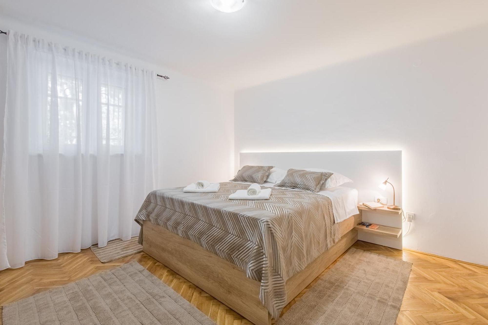 Apartment No.3 *